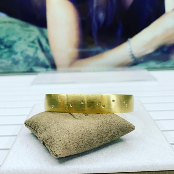 Armreif aus 750er Gold mit Diamanten